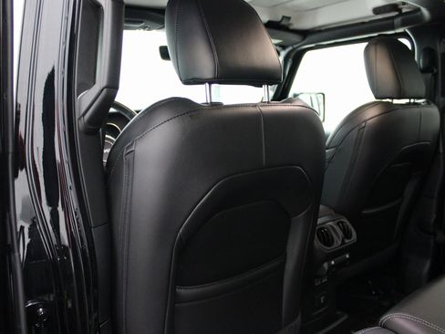 Used 2023 Jeep Wrangler Unlimited Sahara w/ Cold Weather Group image 16