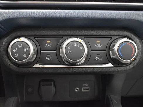 Used 2025 Nissan Versa SV image 28