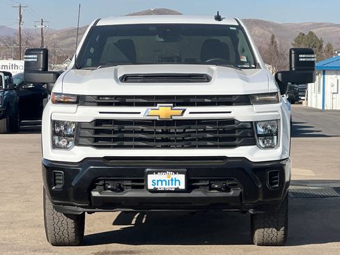 Used 2024 Chevrolet Silverado 2500 Custom w/ Custom Value Package image 9