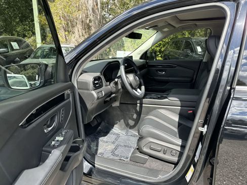 Certified 2025 Honda Pilot Touring image 2