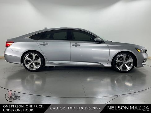 Used 2019 Honda Accord Touring image 5