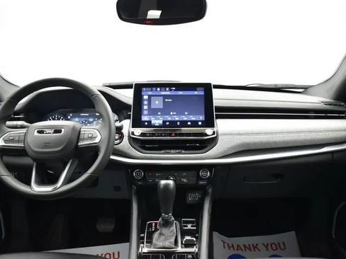 Used 2024 Jeep Compass Latitude image 19