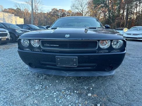 Used 2010 Dodge Challenger SE image 1