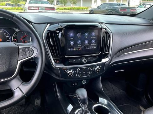 Used 2023 Chevrolet Traverse High Country FWD image 9