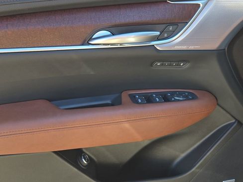 Used 2025 Cadillac XT5 Premium Luxury w/ Technology Package image 13