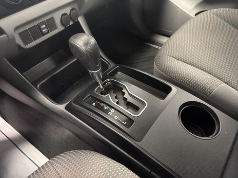 Used 2014 Toyota Tacoma 4x4 Regular Cab image 11