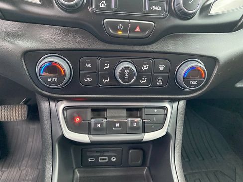 Used 2024 GMC Terrain SLT w/ Infotainment Package II AWD/4WD image 21