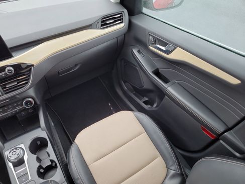 Certified 2022 Ford Escape Titanium w/ Titanium Elite Package image 15