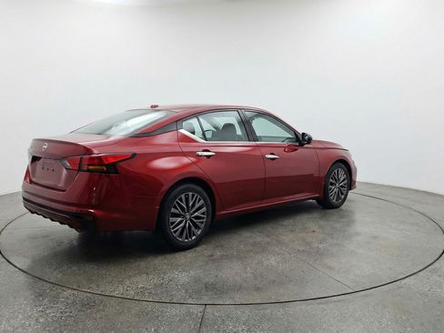 Used 2025 Nissan Altima 2.5 SV FWD image 9
