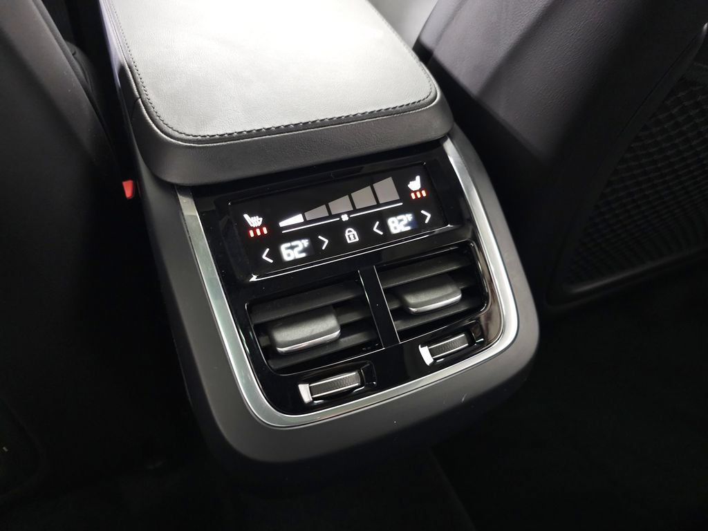 Certified 2025 Volvo XC90 B5 Core w/ Protection Package Premier AWD/4WD image 28