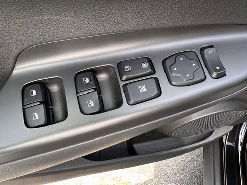 Used 2019 Hyundai Kona SEL AWD/4WD image 9