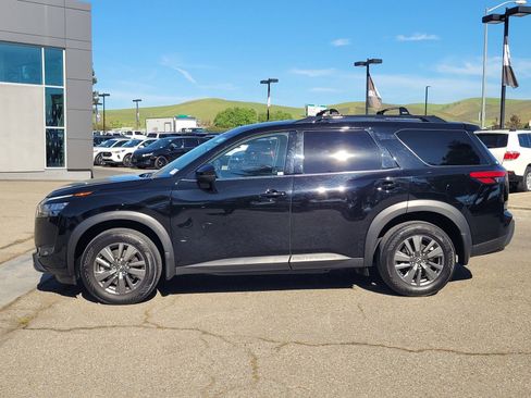 Used 2024 Nissan Pathfinder SV image 6