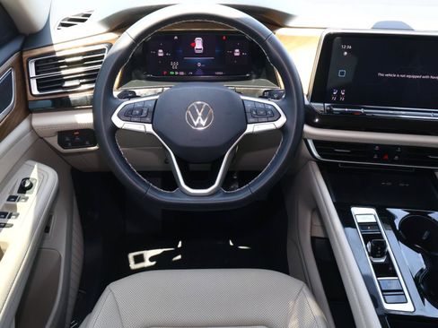 Used 2025 Volkswagen Atlas SE FWD image 9