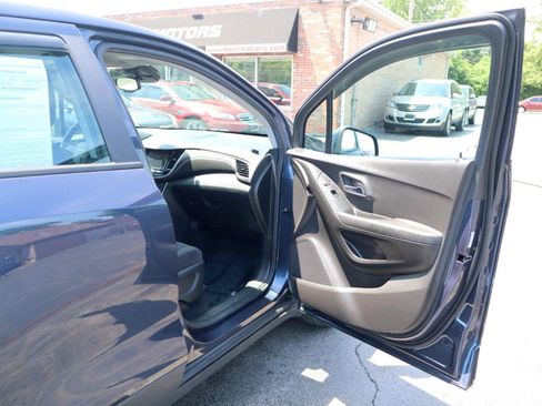 Used 2018 Chevrolet Trax LS FWD image 10