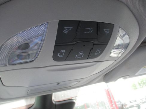 Used 2023 Chrysler Pacifica Touring-L FWD image 38