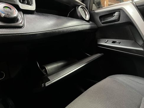 Used 2017 Toyota RAV4 LE w/ Carpet Mat Package AWD/4WD image 21