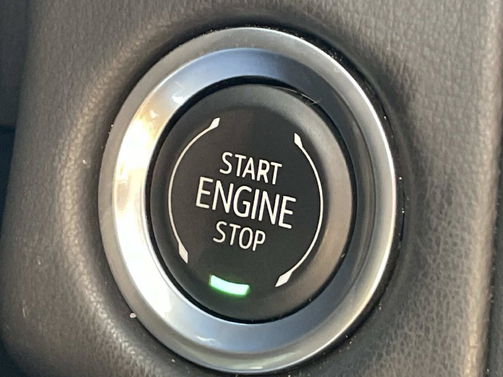Used 2024 GMC Yukon AT4 w/ Technology Package AWD/4WD image 28
