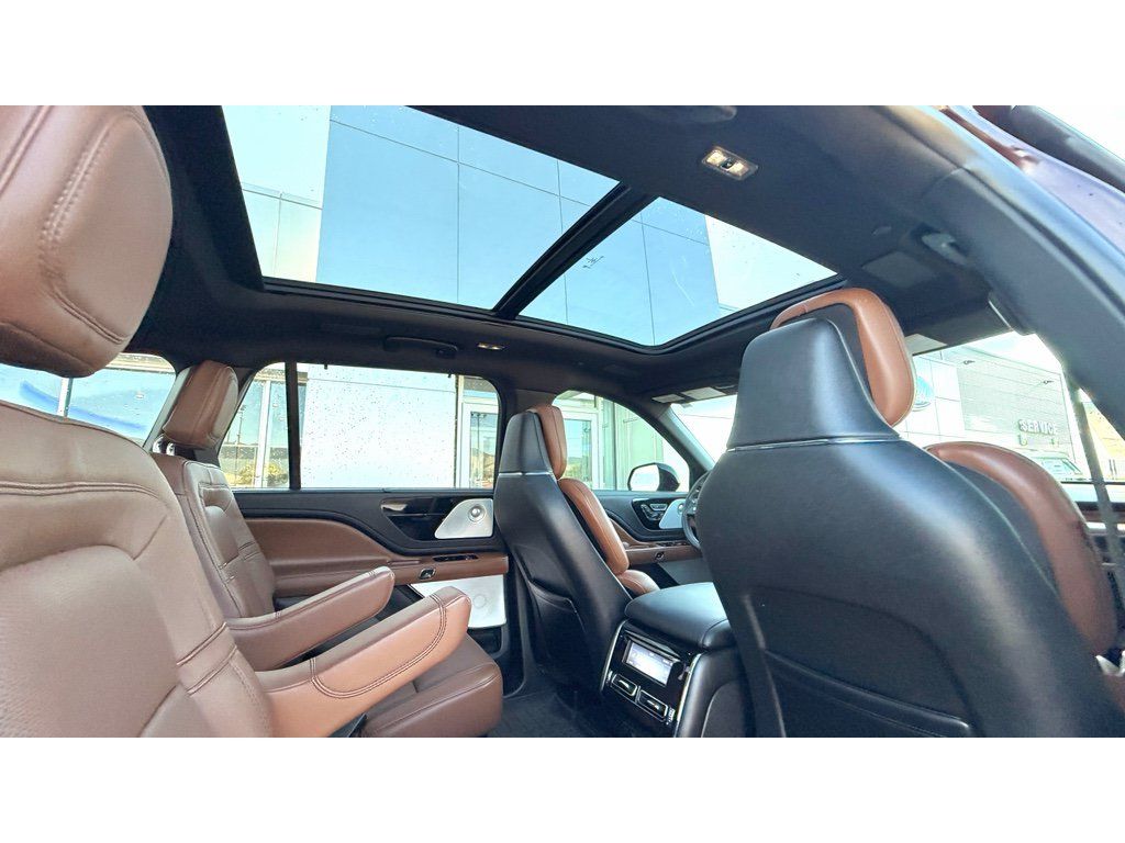 Used 2023 Lincoln Aviator Reserve w/ Equipment Group 201A RWD image 12
