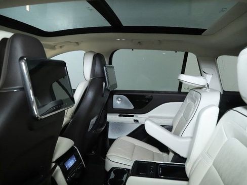 Used 2023 Lincoln Aviator Black Label image 18