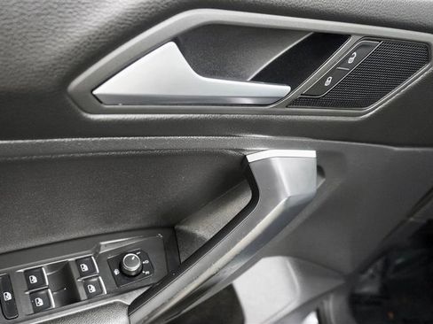 Used 2019 Volkswagen Tiguan SE image 24