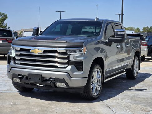 Used 2024 Chevrolet Silverado 1500 High Country w/ High Country Premium Package AWD/4WD image 4