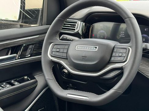 Used 2022 Jeep Wagoneer Series II w/ Premium Group I AWD/4WD image 15