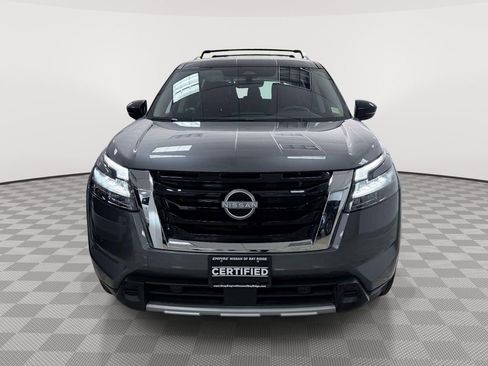 Used 2025 Nissan Pathfinder SL AWD/4WD image 8