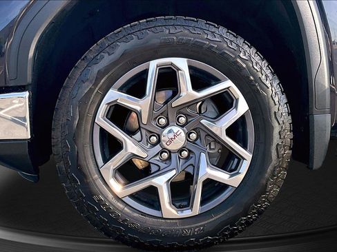 Used 2022 GMC Sierra 1500 SLT w/ SLT Premium Package AWD/4WD image 10