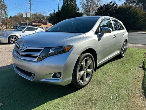 Used 2015 Toyota Venza XLE image 3