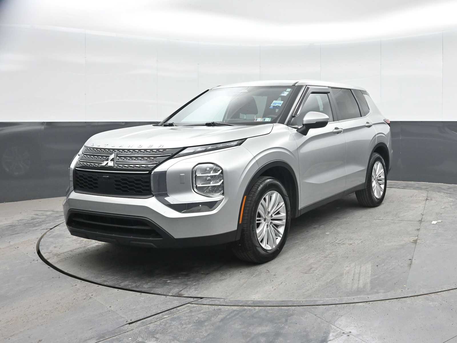 Used 2024 Mitsubishi Outlander ES AWD/4WD image 5