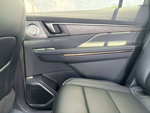 New 2026 Buick Enclave Avenir w/ Super Cruise Package FWD image 14