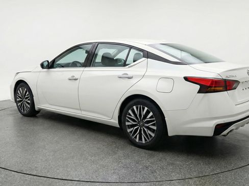 Used 2025 Nissan Altima 2.5 SV image 6