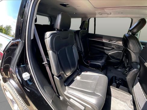Used 2022 Jeep Grand Cherokee L Limited AWD/4WD image 19