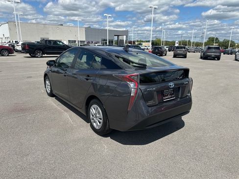 Used 2016 Toyota Prius Two FWD image 5