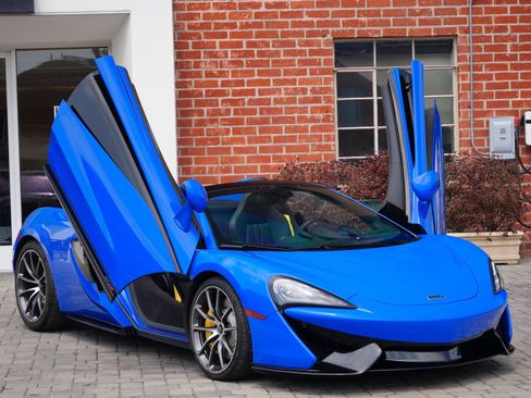 Used 2020 McLaren 570S Spider RWD image 16