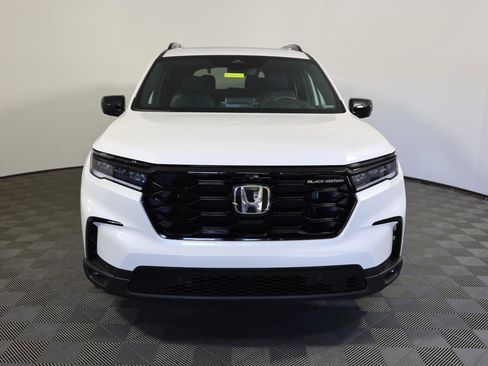 Used 2025 Honda Pilot Black Edition image 2