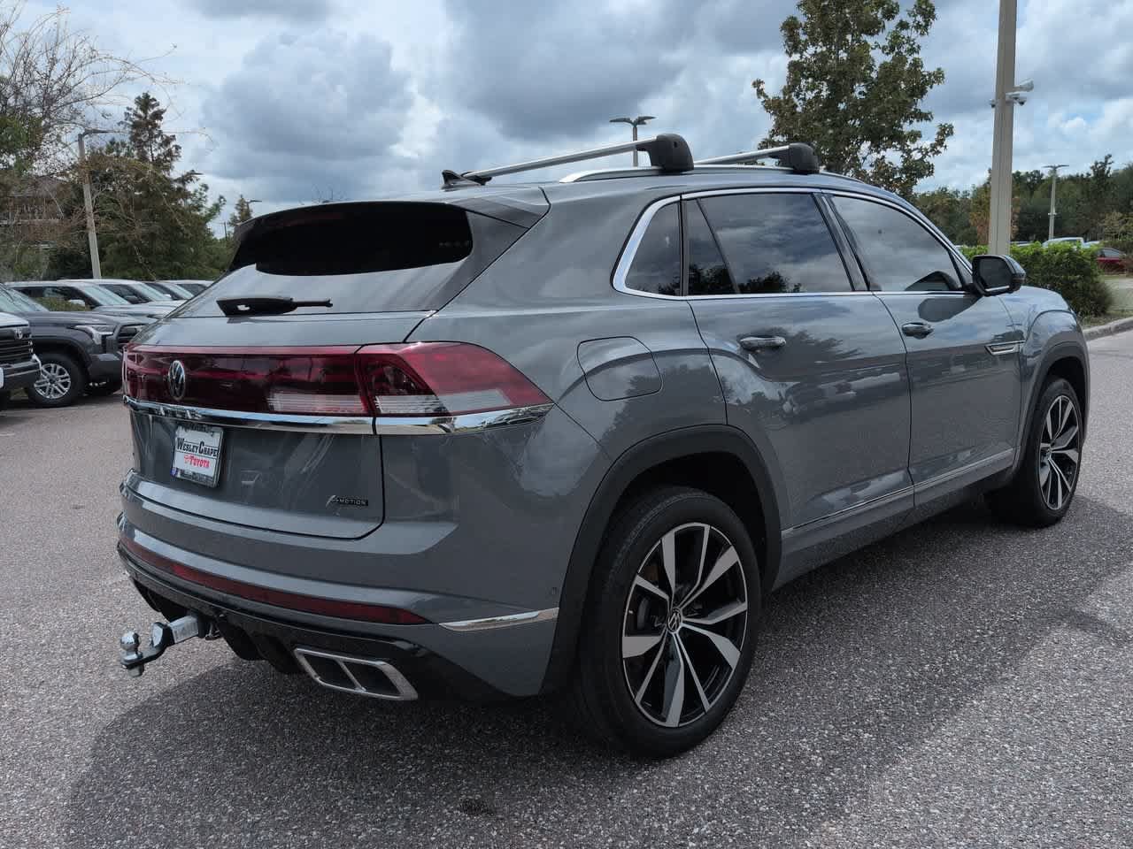 Used 2024 Volkswagen Atlas Cross Sport SEL Premium R-Line AWD/4WD image 6