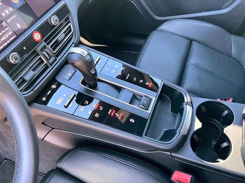 Used 2025 Porsche Macan image 17