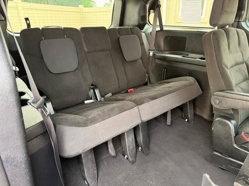 Used 2017 Dodge Grand Caravan SE FWD image 5