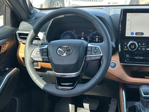 Used 2026 Toyota Highlander Platinum AWD/4WD image 45