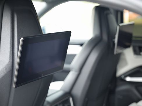 New 2025 Porsche Cayenne Coupe image 30