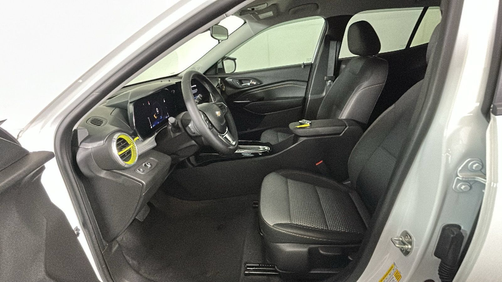 Used 2024 Chevrolet Trax LT w/ LT Convenience Package FWD image 13