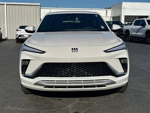 Used 2025 Buick Envista Avenir image 3