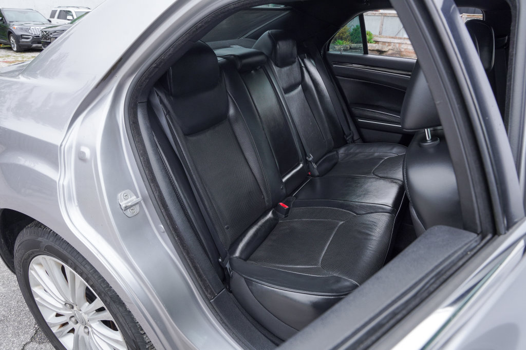 Used 2014 Chrysler 300 C AWD/4WD image 33