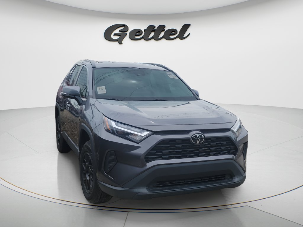 Used 2024 Toyota RAV4 XLE FWD image 3
