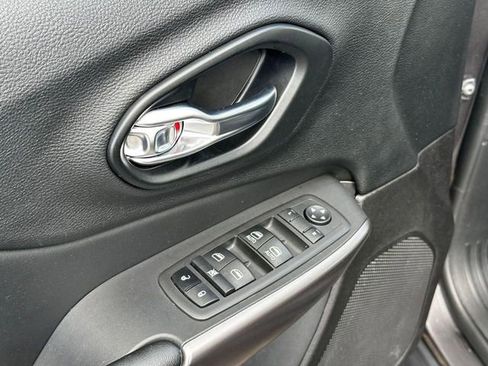 Used 2021 Jeep Cherokee Latitude Lux AWD/4WD image 15