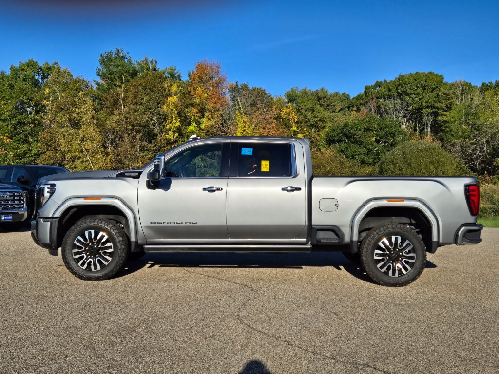 Used 2025 GMC Sierra 3500 Denali Ultimate AWD/4WD image 2