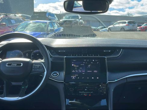 Certified 2024 Jeep Grand Cherokee L Altitude image 30