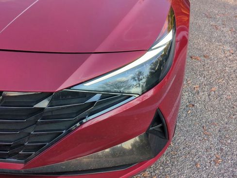 Used 2023 Hyundai Elantra Limited image 11