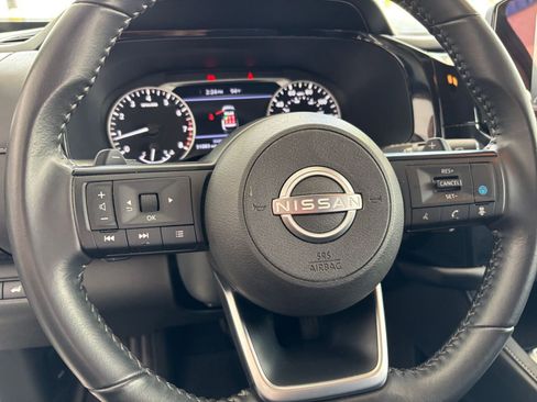 Used 2025 Nissan Pathfinder SV FWD image 29
